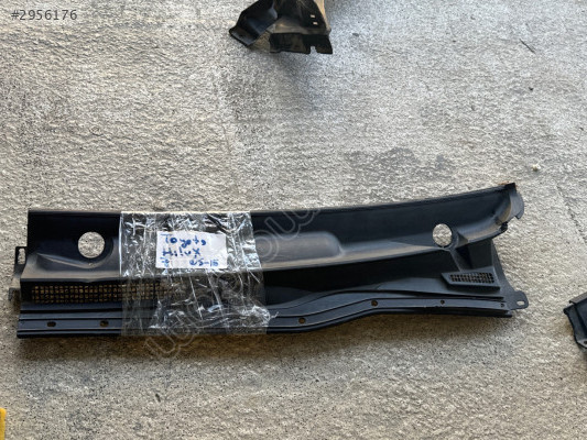 Toyota hilux ön cam ızgarası
