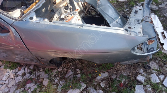 Megane 1 sağ ön çamurluk eski tip yedek parça