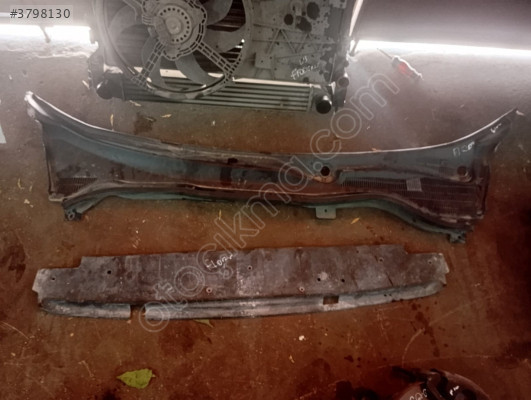 Fiorino Ön Cam Izgarası - FIAT Uyumlu - Mert Oto Çıkma Parça