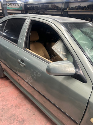 2004 SKODA OCTAVİA ÇIKMA SAĞ KAPI HATASIZ
