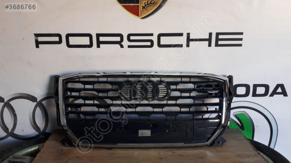 Orjinal Çıkma Audi Q3 Ön Panjur Parçası - 81A853651