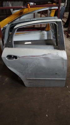 2010 Model Fiat Linea için Sağ Arka Kapı - Oto Çıkma Parçal