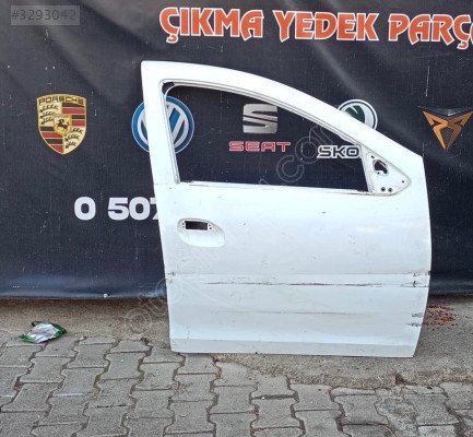 Renault Clio sağ ön kapı beyaz