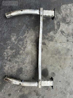 Citroen C5 ön tampon demiri