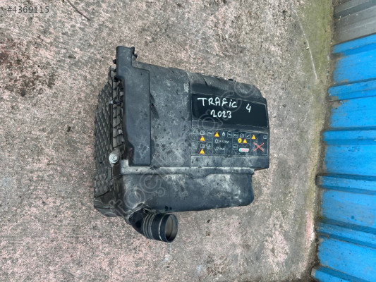 2023 trafic 2.0 otomatik akü kabı