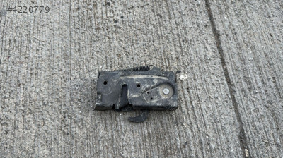 VOLVO XC90 SAĞ KAPUT KILIDI 32226109