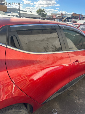 Clio 4 sağ arka kapı çıkma orijinal hatasız