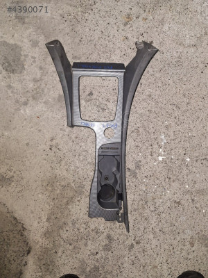 FORD FOCUS 2.5 TİTANİUM ORTA KONSOL PLASTİĞİ VE BARDAKLIK
