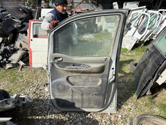 HYUNDAİ STAREX SAĞ ÖN KAPI ORJİNAL ÇIKMA TEMİZ