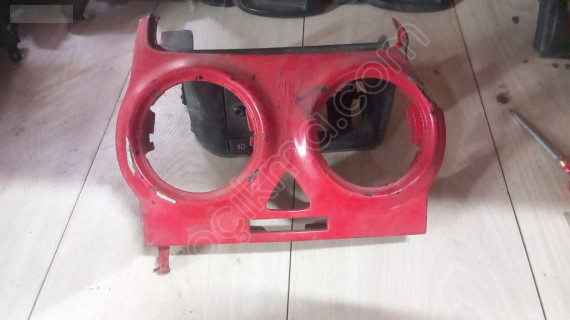 Opel corsa d orta havalandirma izgara cercevesi