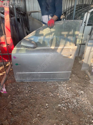 AUDİ A4 SOL ÖN KAPI
