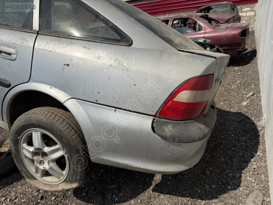 OPEL VECTRA B SOL ARKA ÇAMURLUK HATCBACK ORJİNAL ÇIKMA