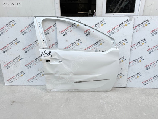 Peugeot 208 sağ ön kapı (hasarlı)