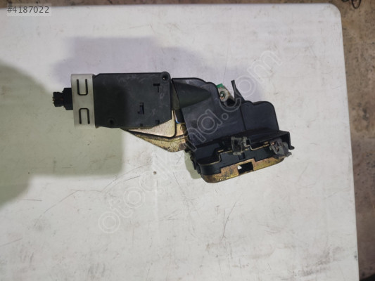 Volvo s 40 sağ sol kapı kilidi orjinal volvo