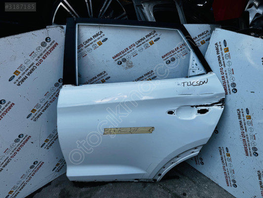 Hyundai Tucson sol arka kapı (az hasarlı)