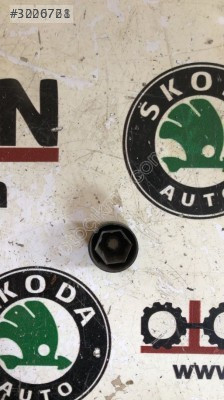 Volkswagen Golf 6 bijon koruma kapağı plastik .