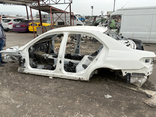 MERCEDES E 250 - 211 KASA ARKA SOL ARKA ÇAMURLUK