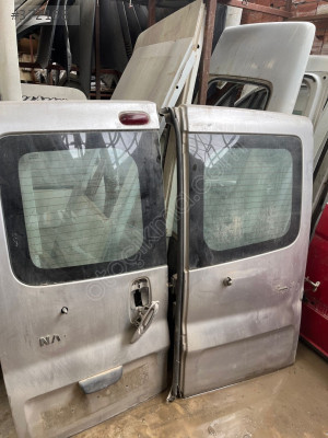 Trafic sağ sol bagaj kapağı