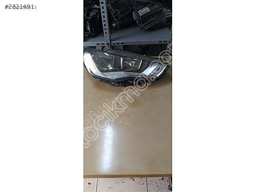 Audi A3 8V Modeli İçin Sağ Ön Far Parçası
