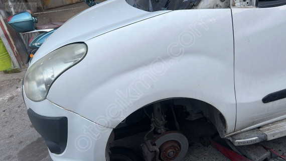 Fiat Doblo geniş aile beyaz sol ön çamurluk