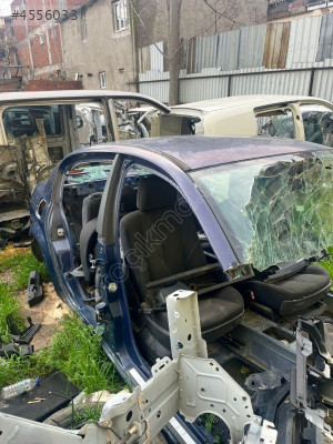 RENAULT MEGANE 2 SAĞ ARKA ÇAMURLUK