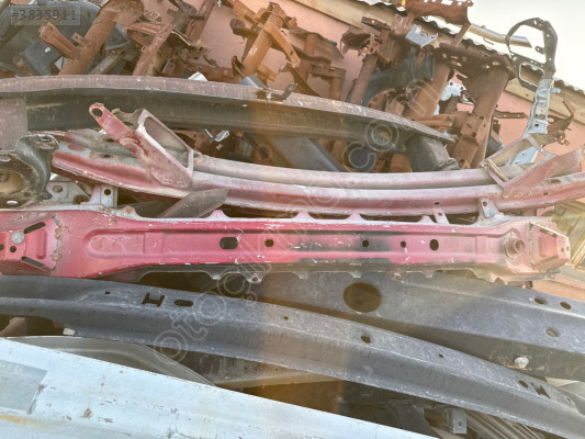 Mazda 6 ön tampon demiri