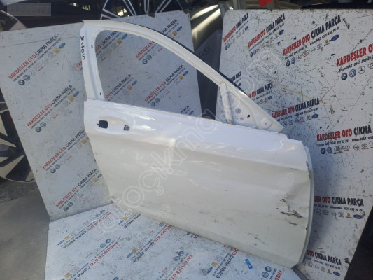 Mercedes c serisi 205 kasa sağ ön kapı ( hasarlı ürün)