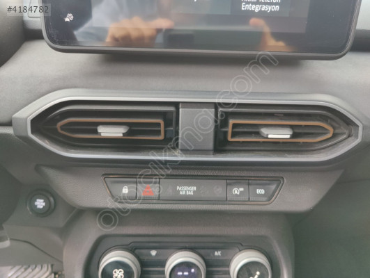 2024 Dacia Sandero HAVALANDIRMA IZGARALARI