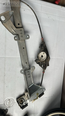 2005 FORD FUSİON SAĞ ÖN CAM KRİKO