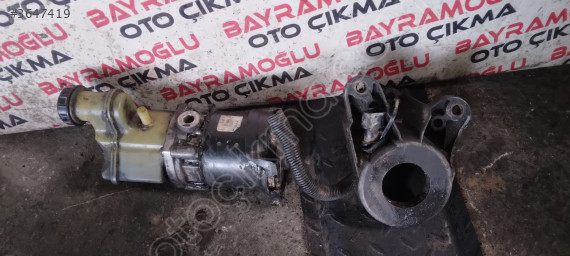 RENAULT CLİO HİDROLİK DİREKSİYON POMPASI VE POMPA AYAĞI