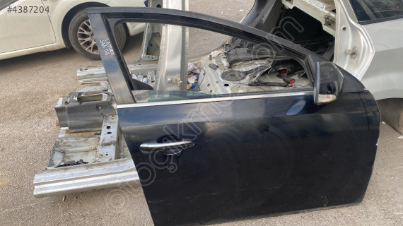 RENAULT LATİTUDE SAĞ ÖN KAPI