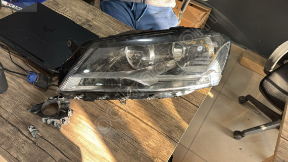 VOLKSWAGEN PASSAT B7 HALOJEN SOL FAR YANSANAYİ