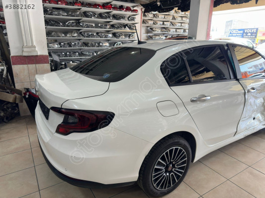 2015-2025 Fiat Egea Hatasız Beyaz Sağ Arka Çamurluk