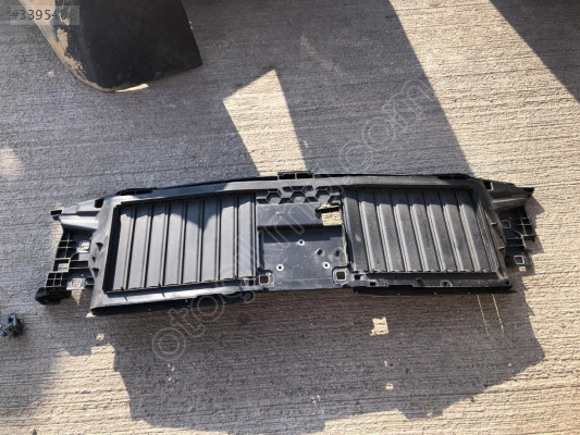 MERCEDES C SERİSİ W206 HAVALANDIRMA PERDESİ 2066224000