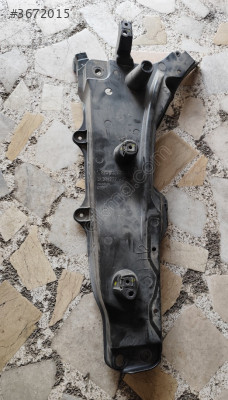 VOLVO XC90 SOL ÖN ÇAMURLUK BRAKETİ 31391777 ORİJİNAL PARÇA