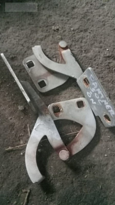 Partner Berlingo orta kasa kaput menteşesi