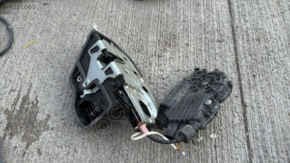 BMW 5 ARKA SAĞ KAPI KAPATMA MOTORU 4154310400