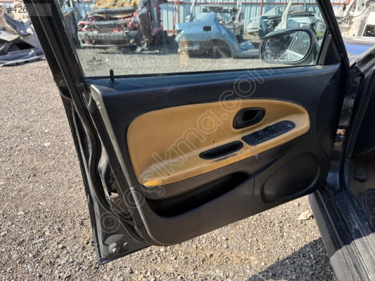 MİTSUBİSHİ CARİSMA SOL ÖN KAPI DÖŞEMESİ