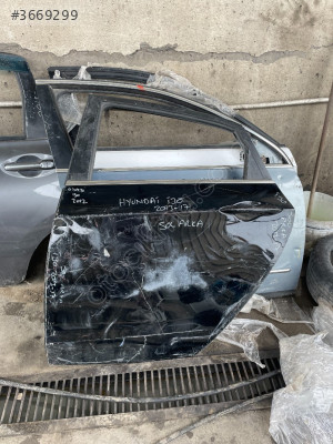 HYUNDAİ İ30 SOL ARKA KAPI ÇIKMA ORJİNAL