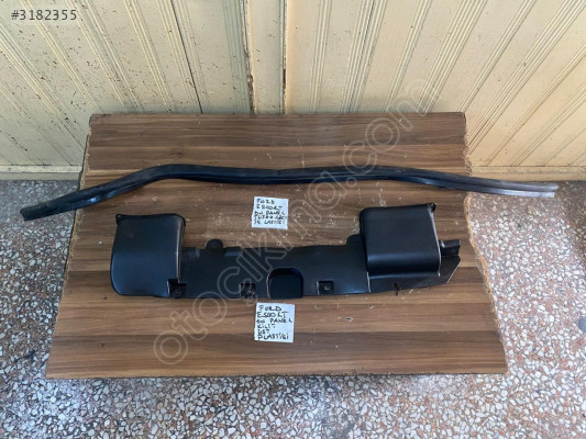 FORD ESCORT ÖN PANEL ÜST PLATİĞİ , KAPUT KİLİDİ ÜST PLASTİĞİ
