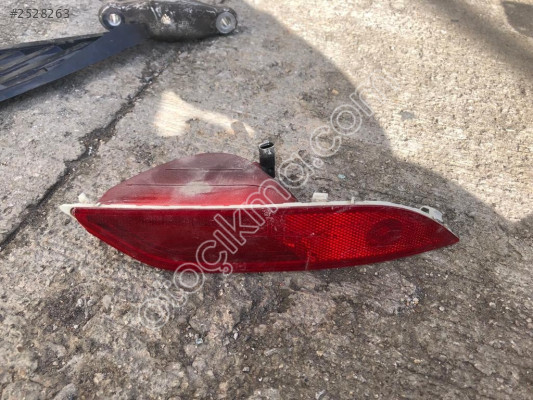 VOLVO V40 SAĞ ARKA TAMPON REFLEKTÖRÜ 31420160