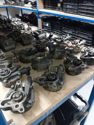 RENAULT TRAFİC 2.0 FREN VAKUMU POMPASI