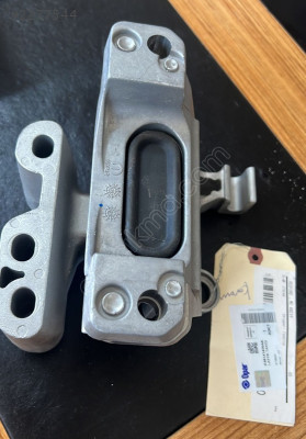 Jeep Cherokee KL sağ motor kulağı sıfır Orjinal