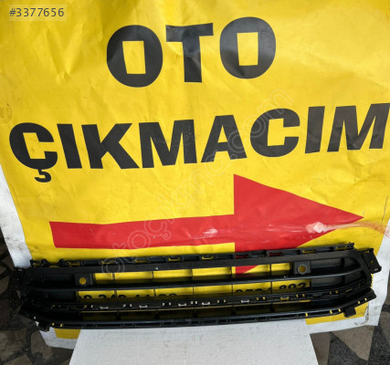 VW JETTA ÖN TAMPON ORTA IZGARA 5C6853671P