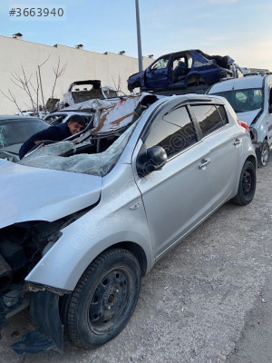 HYUNDAİ İ20 SOL ÖN KAPI