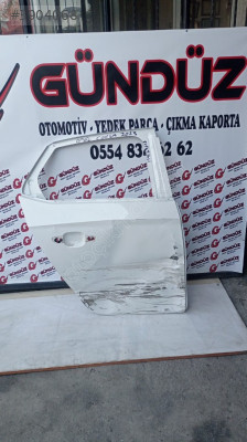 Opel Corsa model 2023 elektrikli sağ arka kapı