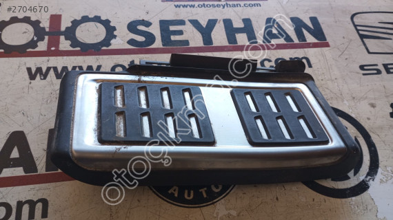 5Q1864551A Golf 8 sürücü ayak dinlendirme braketi