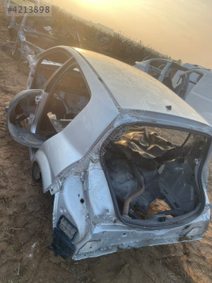 Renault megane 2 hb sol arka çamurluk