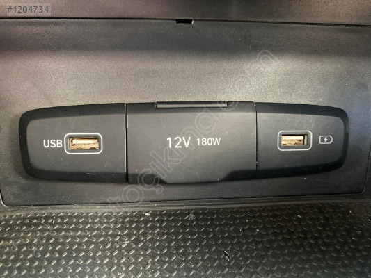 2024 Hyundai Tucson Usb Girişi Ve Çakmaklık
