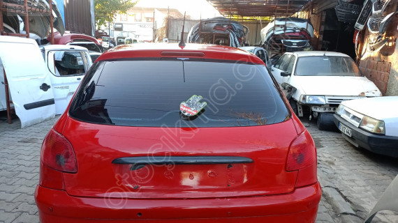 peugeot 206 bagaj kapağı dolu